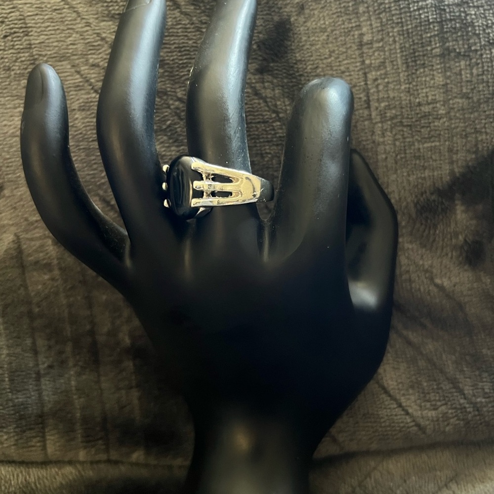 Stylish Silver Ring with Black Oval Stone - Picture 8 of 8